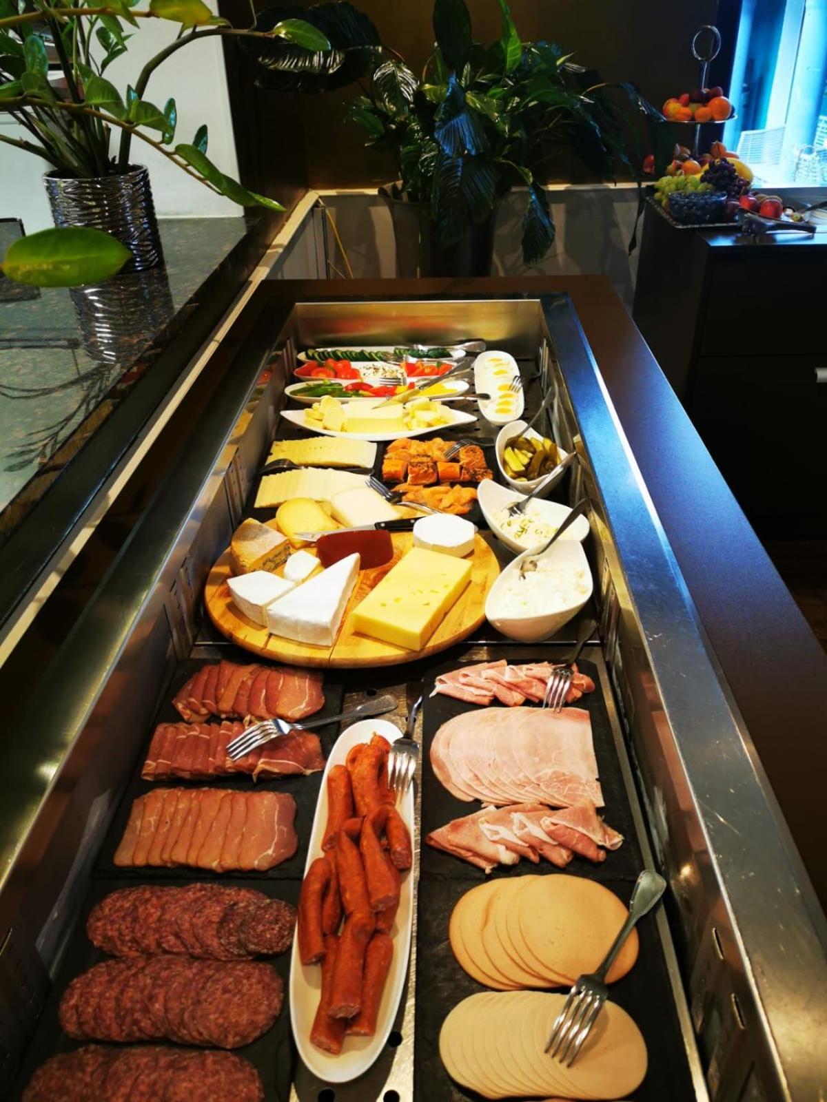 โรงแรมซิตี้ แอนทิค อาเลิน ภายนอก รูปภาพ